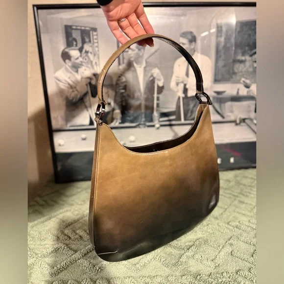 ๐ Salvatore Ferragamo Shoulder Bag - Picture 1 of 13